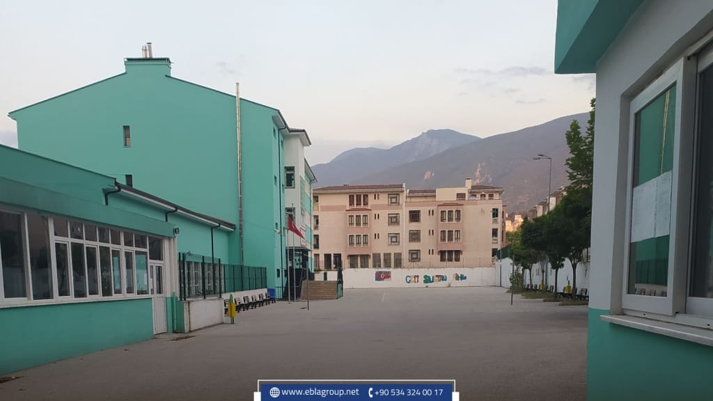 مدرسة إمام وخطيب في تركيا