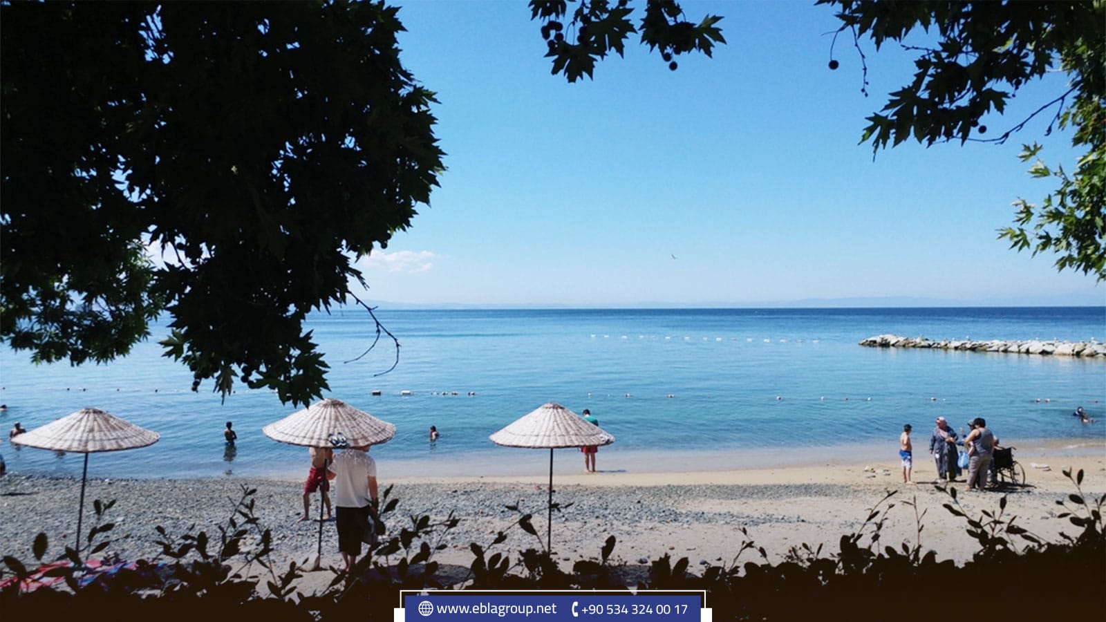 البحر و المسابح في ارموطلو قرية العطلات