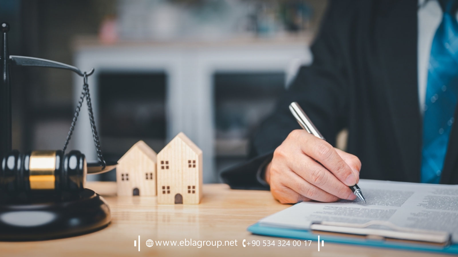 إنجاز المعاملات القانونية و المالية اللازمة